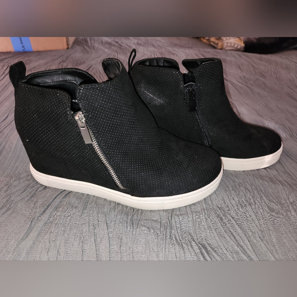 Torrid Size 11W Wedge Sneaker